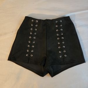 💙Black high-rise lace up shorts. Zip back. Size Med.